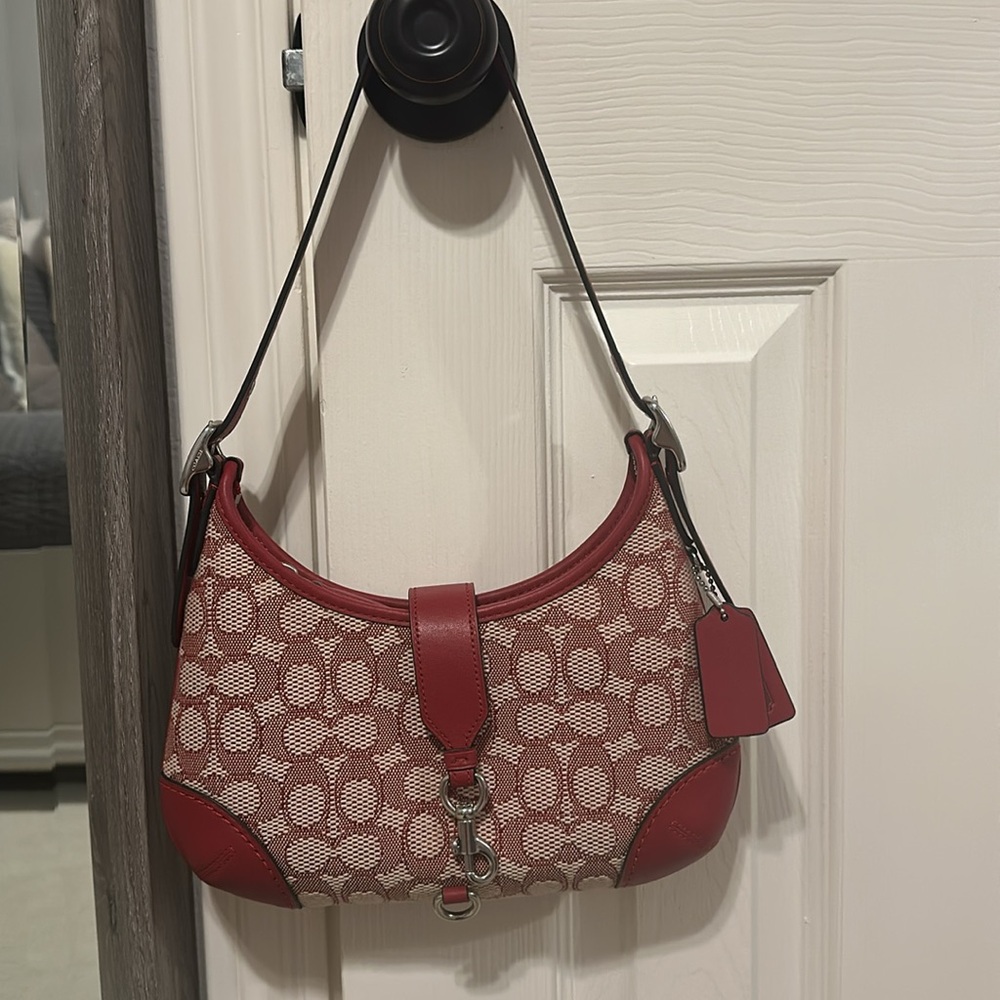 coach hamptons hobo ruby red